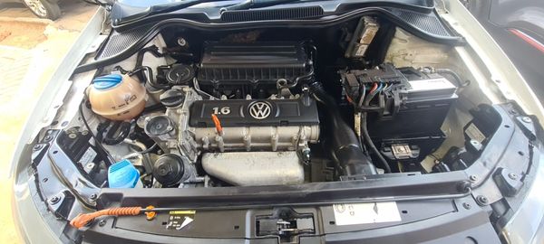 2011-Volkswagen-Polo-16-Comfortline-5-dr image:8