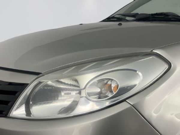 2013-Renault-Sandero-16-Expression image:3