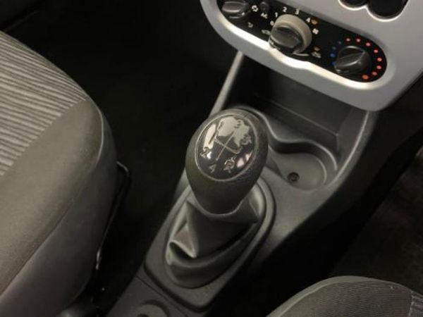 2013-Renault-Sandero-16-Expression image:7