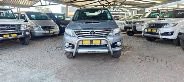 2015-Toyota-Fortuner-30-D-4D-4x4-Auto image:1