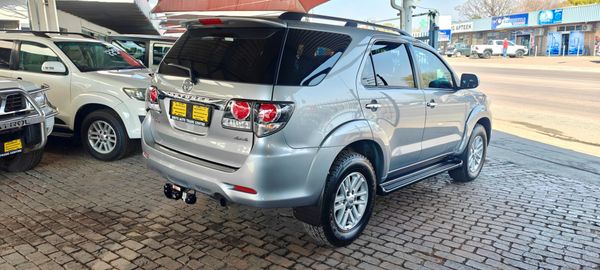 2015-Toyota-Fortuner-30-D-4D-4x4-Auto image:4