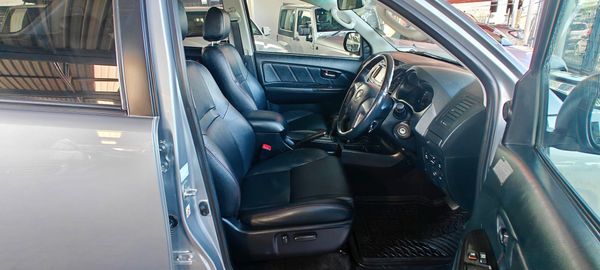 2015-Toyota-Fortuner-30-D-4D-4x4-Auto image:5