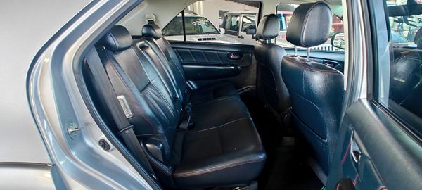 2015-Toyota-Fortuner-30-D-4D-4x4-Auto image:6