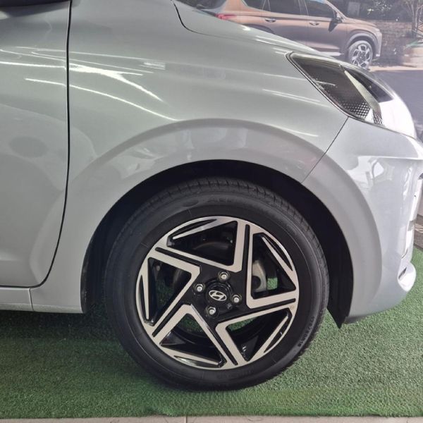 2024-Hyundai-Grand-i10-10-Fluid image:9
