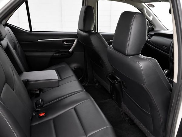 2021-Toyota-Fortuner-28-GD-6-Raised-Body-Auto image:9