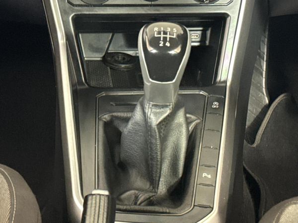 2022-Volkswagen-Polo-10-TSI-Life image:9