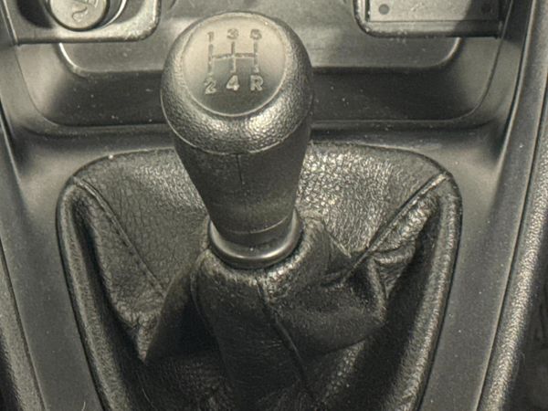 2012-Hyundai-i10-125-GLS-Fluid image:10