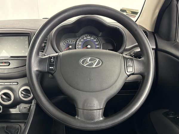 2012-Hyundai-i10-125-GLS-Fluid image:11