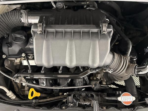 2012-Hyundai-i10-125-GLS-Fluid image:12