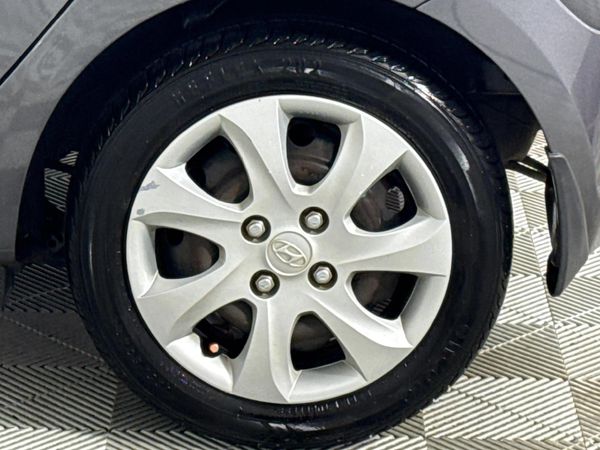2012-Hyundai-i10-125-GLS-Fluid image:6