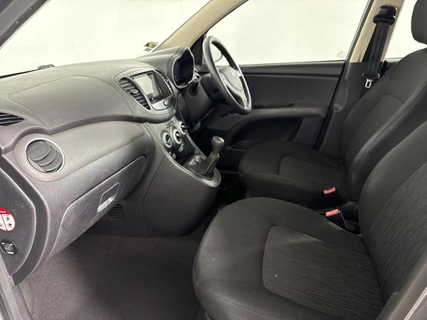 2012-Hyundai-i10-125-GLS-Fluid image:8