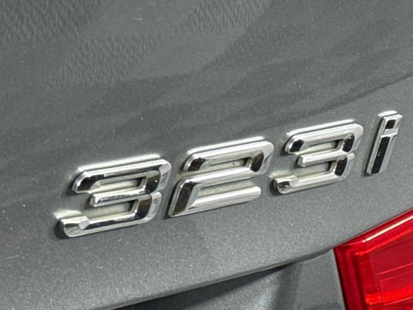 2010-BMW-3-Series-323i-Innovation-Auto image:11