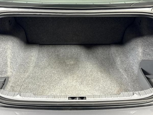 2010-BMW-3-Series-323i-Innovation-Auto image:15