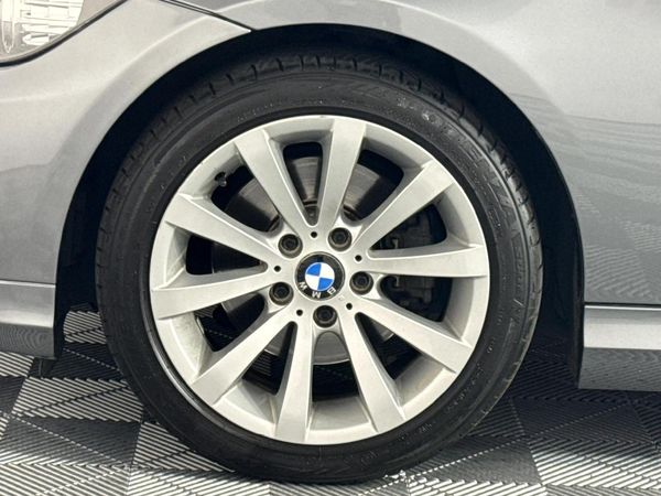 2010-BMW-3-Series-323i-Innovation-Auto image:4