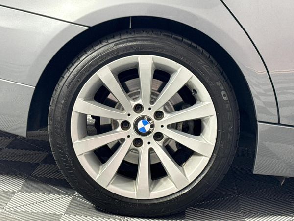 2010-BMW-3-Series-323i-Innovation-Auto image:7