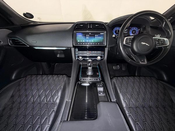 2019-Jaguar-F-Pace-50-V8-SVR image:1