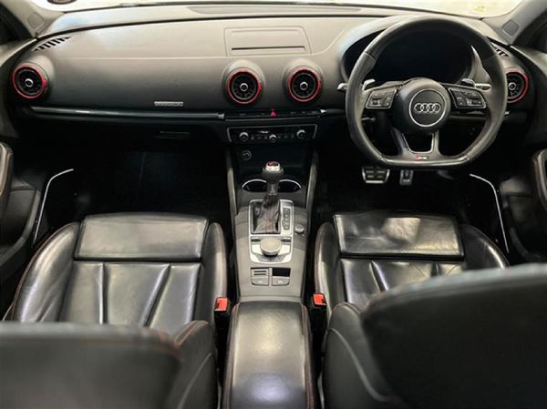 2019-Audi-RS3-Sedan-quattro image:9