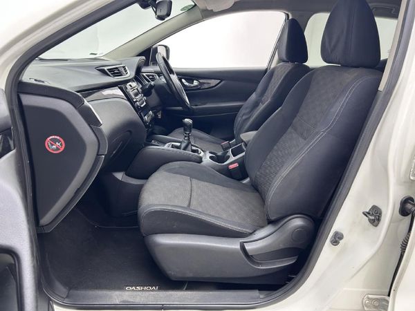 2015-Nissan-Qashqai-15-dCi-Acenta image:6