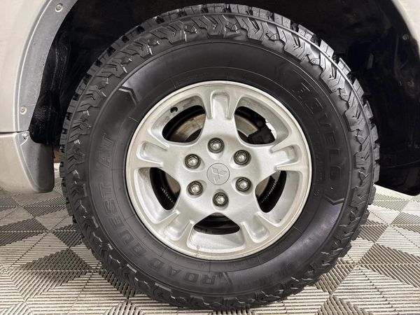 2001-Mitsubishi-Pajero-3500i-Auto-5-dr image:3