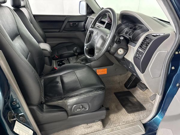 2001-Mitsubishi-Pajero-3500i-Auto-5-dr image:8
