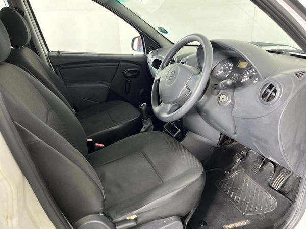 2019-Nissan-NP200-16 image:3