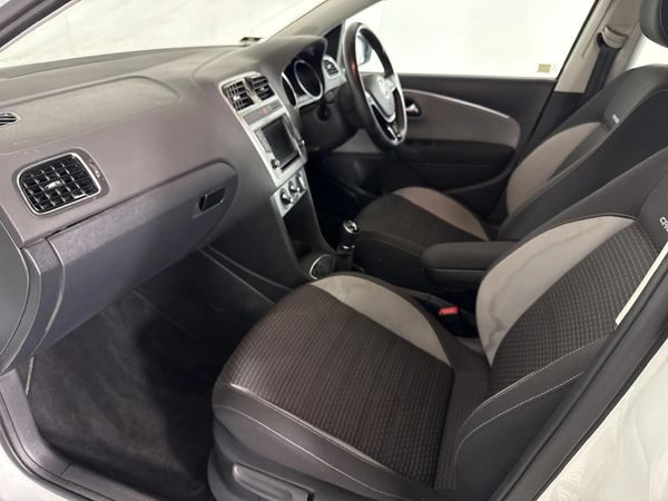 2017-Volkswagen-Polo-Cross-12-TSI image:8