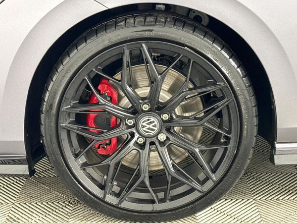 2025-Volkswagen-Golf-8-GTI-20-TSI-Auto image:5