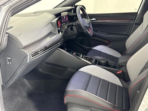 2025-Volkswagen-Golf-8-GTI-20-TSI-Auto image:8