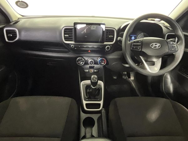 2022-Hyundai-Venue-10-TGDI-Fluid image:1