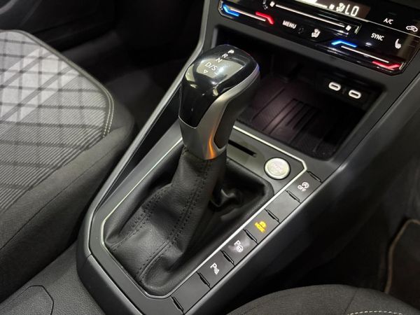 2026-Volkswagen-Taigo-10-TSI-R-Line-Auto image:4