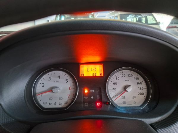 2017-Nissan-NP200-16-AC-Safety-Pack image:9