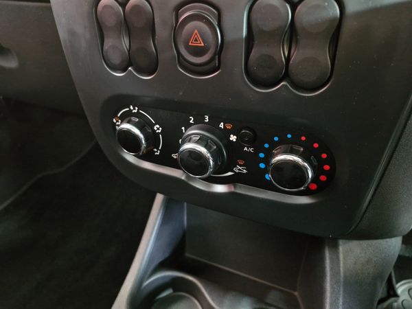2017-Nissan-NP200-16-AC-Safety-Pack image:11