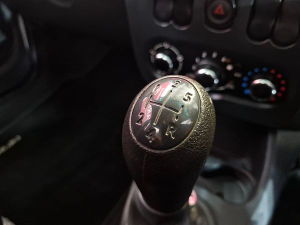 2017-Nissan-NP200-16-AC-Safety-Pack image:12