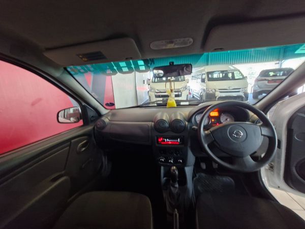 2017-Nissan-NP200-16-AC-Safety-Pack image:16