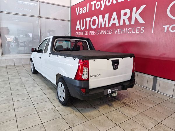 2017-Nissan-NP200-16-AC-Safety-Pack image:6