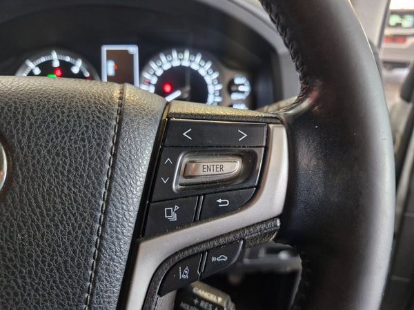 2018-Toyota-Land-Cruiser-200-45-D-V8-VX-R-Auto image:12