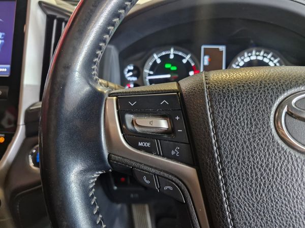 2018-Toyota-Land-Cruiser-200-45-D-V8-VX-R-Auto image:13