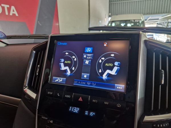 2018-Toyota-Land-Cruiser-200-45-D-V8-VX-R-Auto image:15