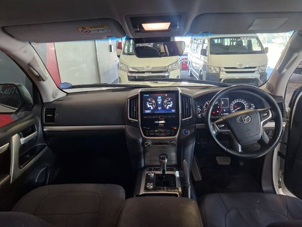 2018-Toyota-Land-Cruiser-200-45-D-V8-VX-R-Auto image:24