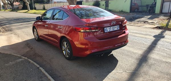 2019-Hyundai-Elantra-16-Executive image:1