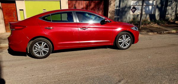 2019-Hyundai-Elantra-16-Executive image:2