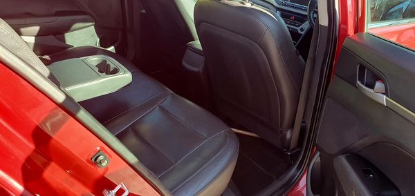 2019-Hyundai-Elantra-16-Executive image:3