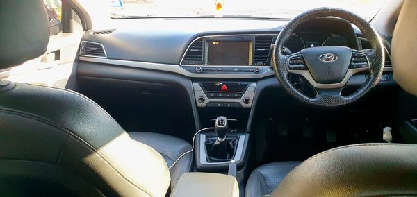 2019-Hyundai-Elantra-16-Executive image:4