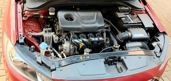 2019-Hyundai-Elantra-16-Executive image:6