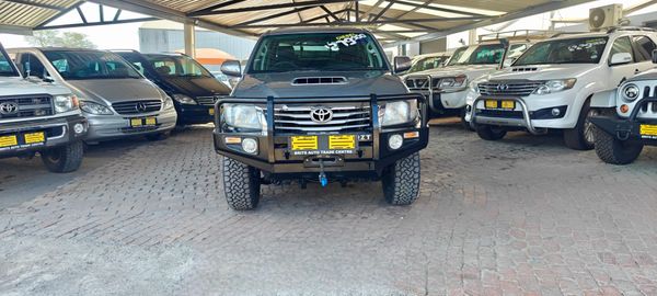 2015-Toyota-Hilux-30-D-4D-Legend-45-Raised-Body-Auto-Double-Cab image:1
