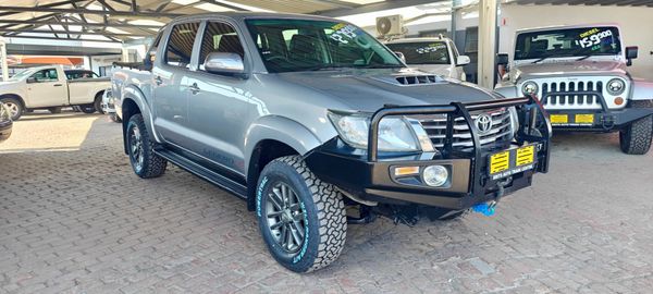 2015-Toyota-Hilux-30-D-4D-Legend-45-Raised-Body-Auto-Double-Cab image:2