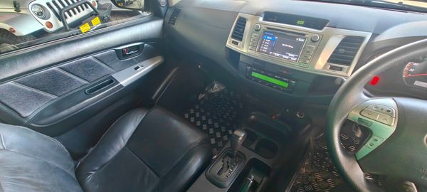 2015-Toyota-Hilux-30-D-4D-Legend-45-Raised-Body-Auto-Double-Cab image:8