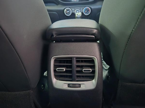 2021-Hyundai-Venue-10-TGDI-Fluid image:14