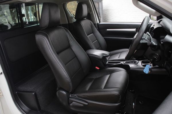 2020-Toyota-Hilux-Auto-Extended-Cab-132000km image:14