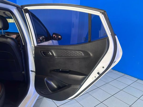 2021-Hyundai-Grand-i10-10-Fluid image:14